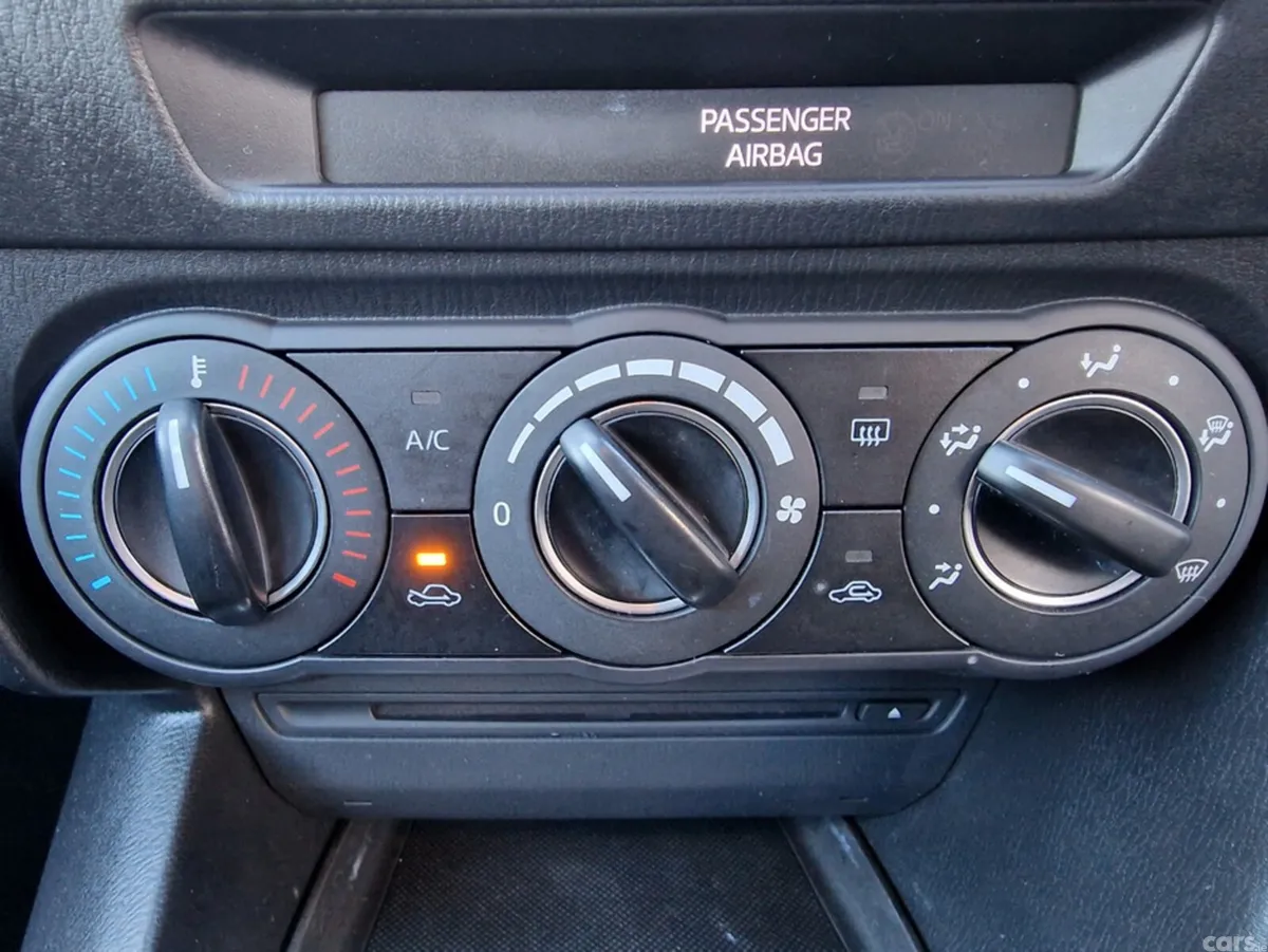 Mazda Mazda3 Hatchback, Petrol, 2015, Red