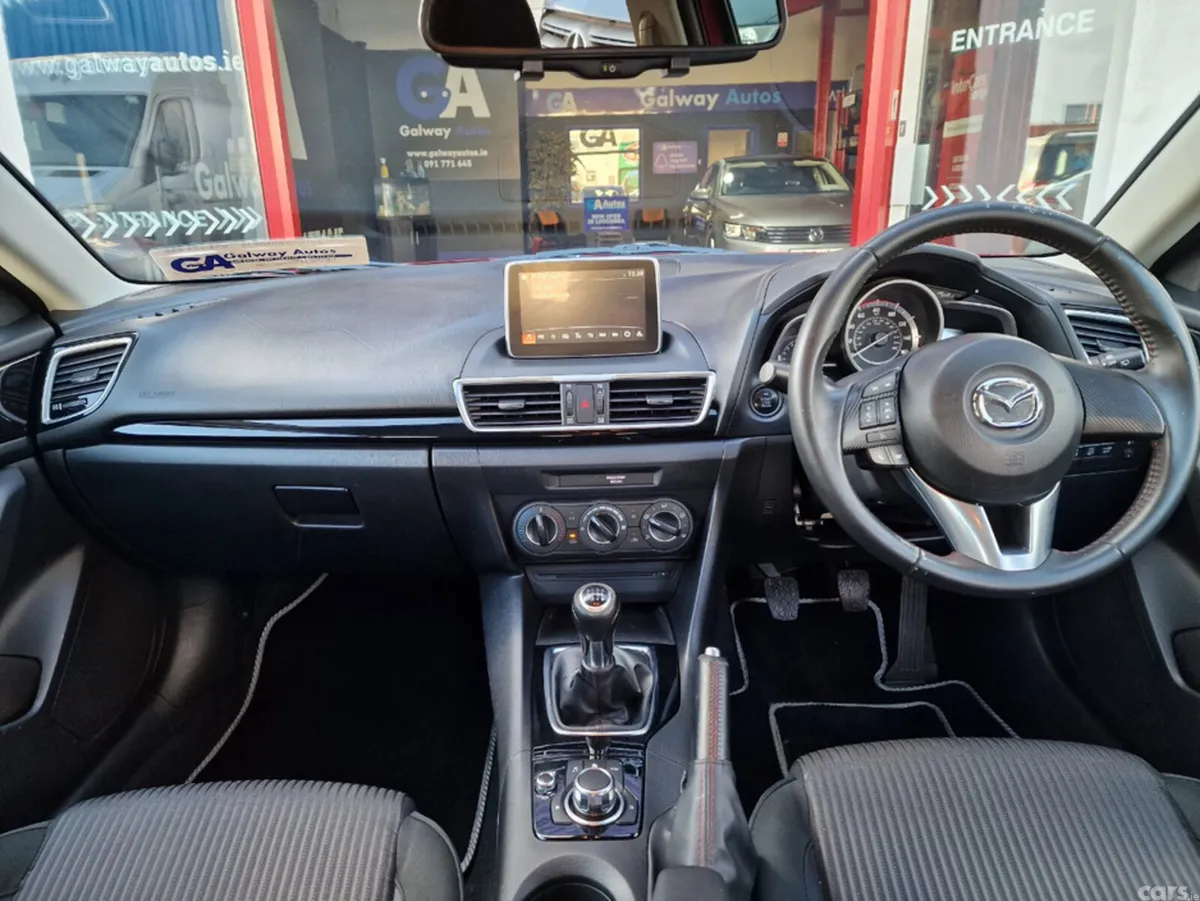 Mazda Mazda3 Hatchback, Petrol, 2015, Red