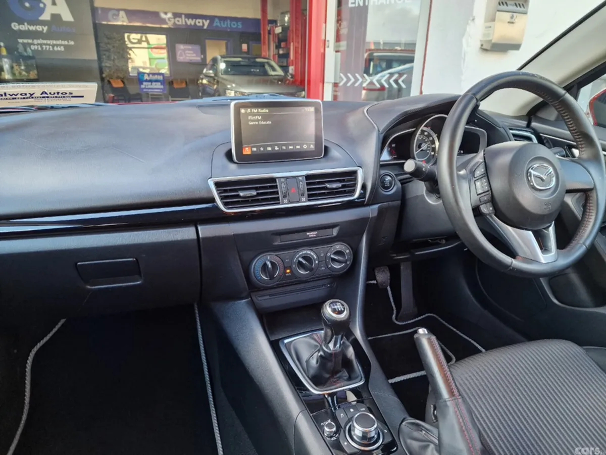 Mazda Mazda3 Hatchback, Petrol, 2015, Red