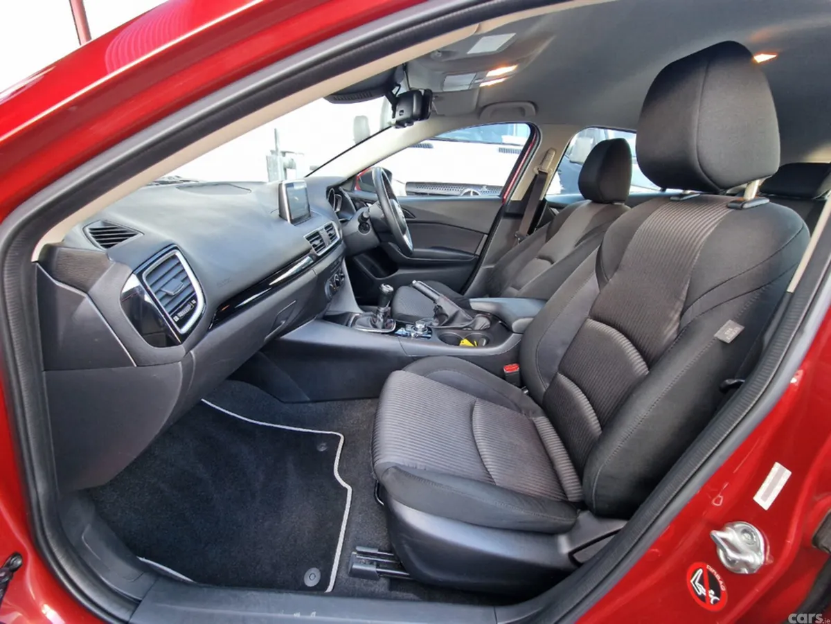 Mazda Mazda3 Hatchback, Petrol, 2015, Red