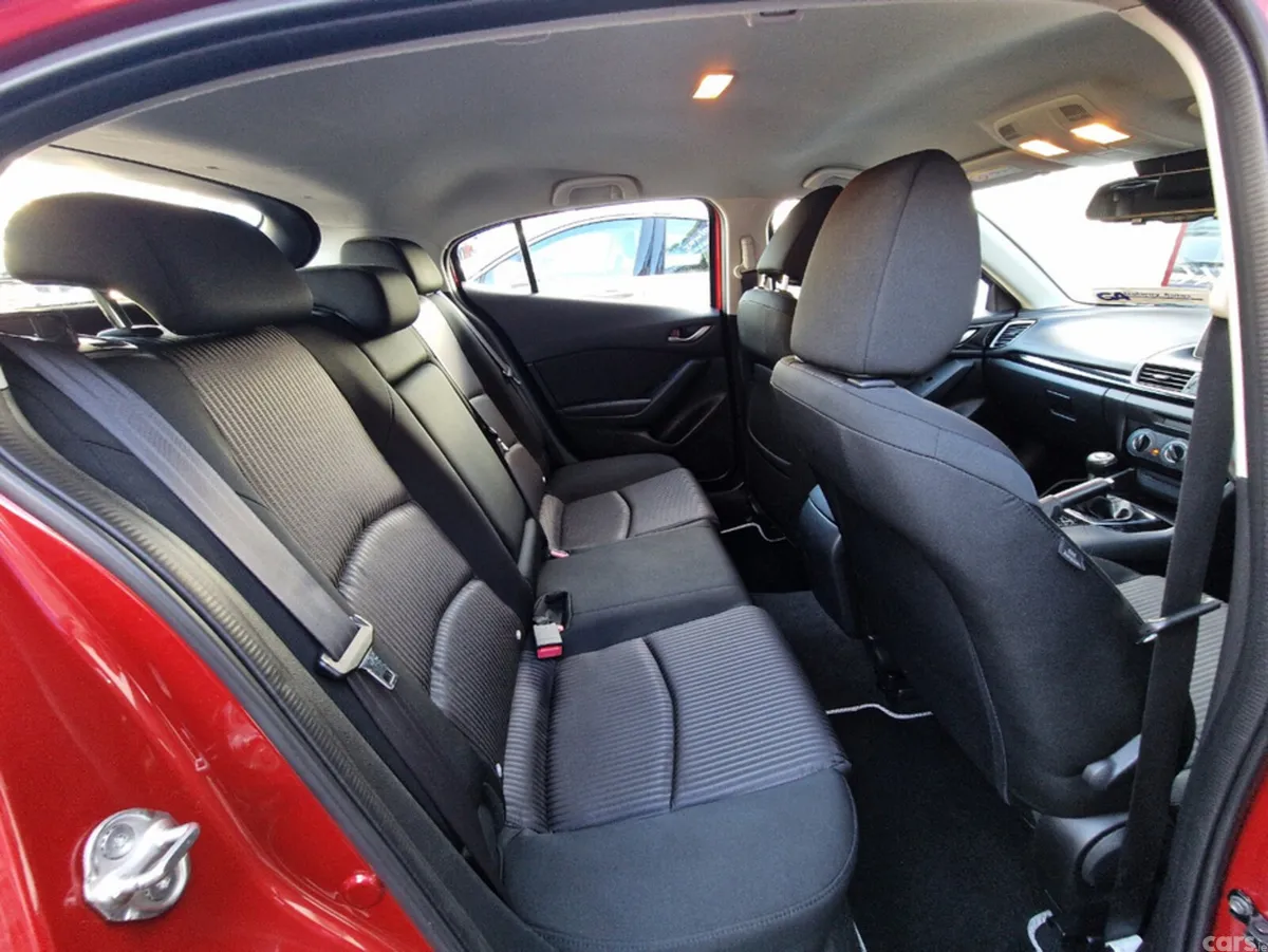 Mazda Mazda3 Hatchback, Petrol, 2015, Red