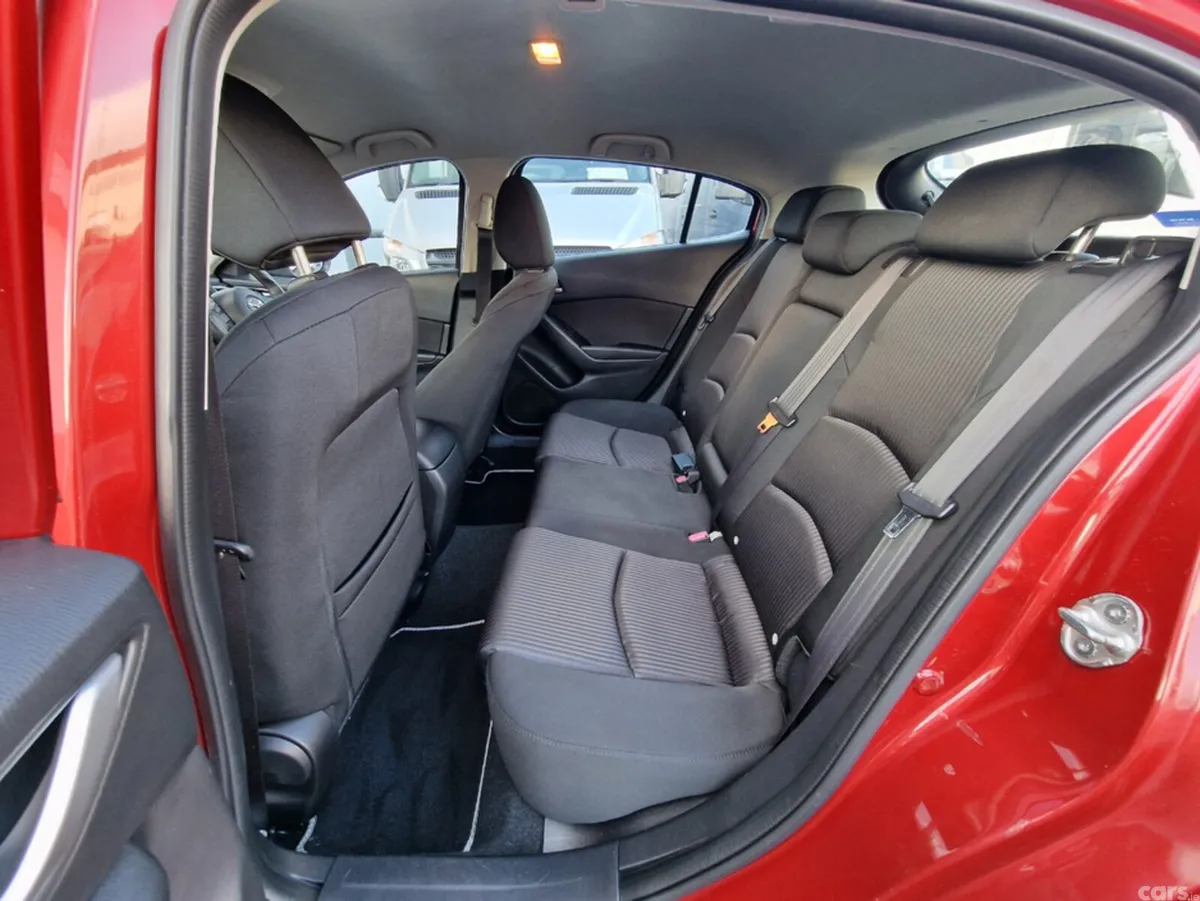 Mazda Mazda3 Hatchback, Petrol, 2015, Red