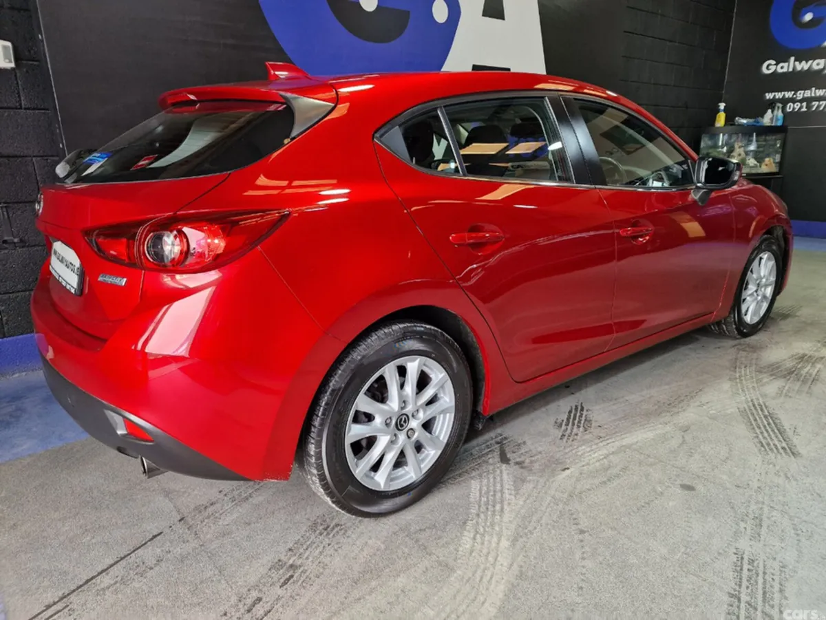 Mazda Mazda3 Hatchback, Petrol, 2015, Red