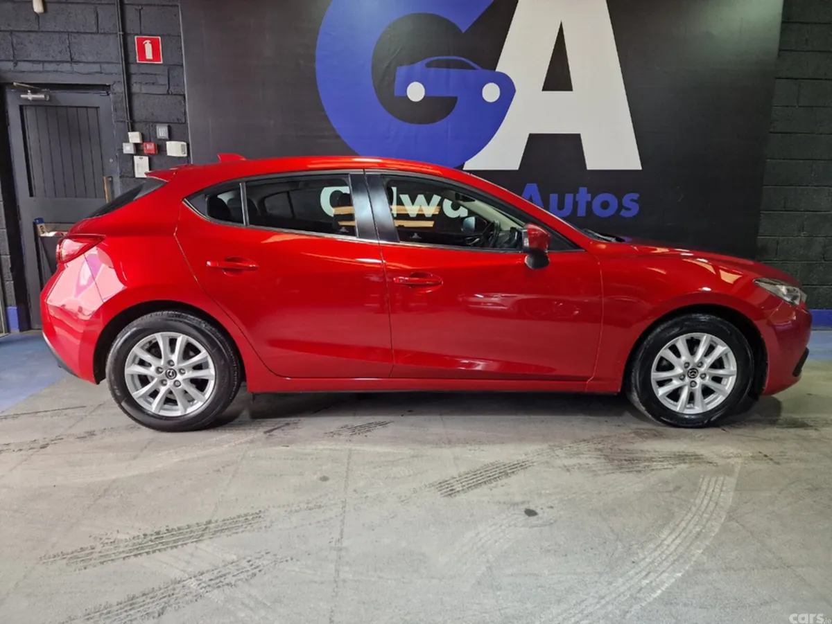 Mazda Mazda3 Hatchback, Petrol, 2015, Red