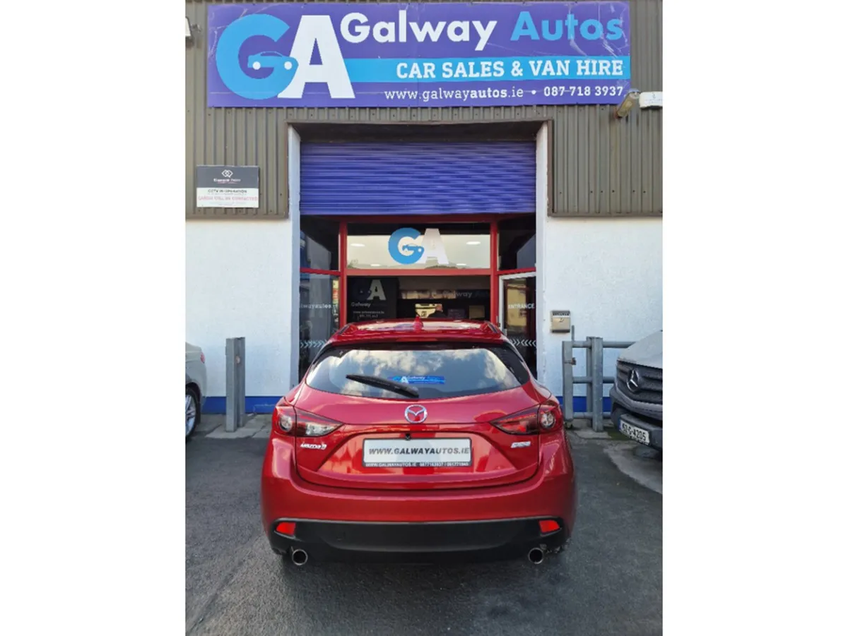 Mazda Mazda3 Hatchback, Petrol, 2015, Red