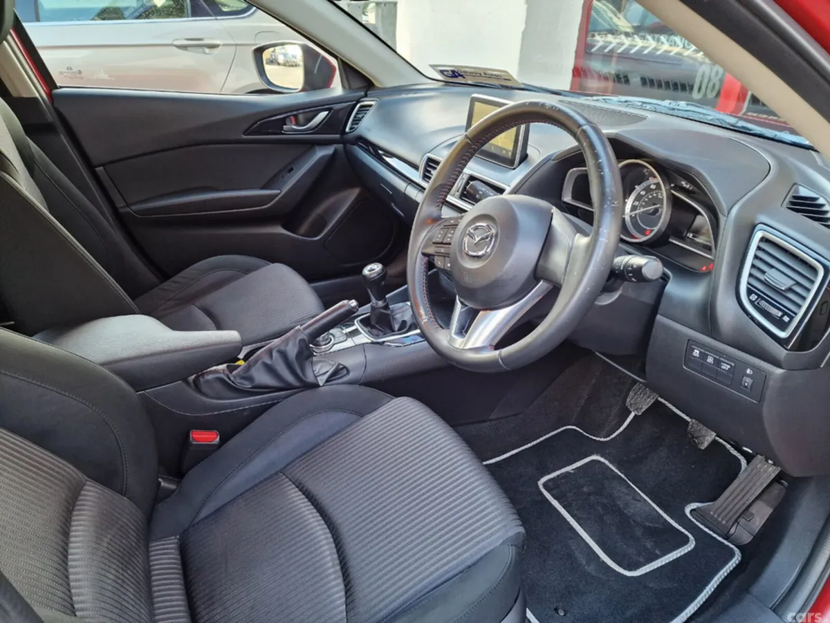 Mazda Mazda3 Hatchback, Petrol, 2015, Red