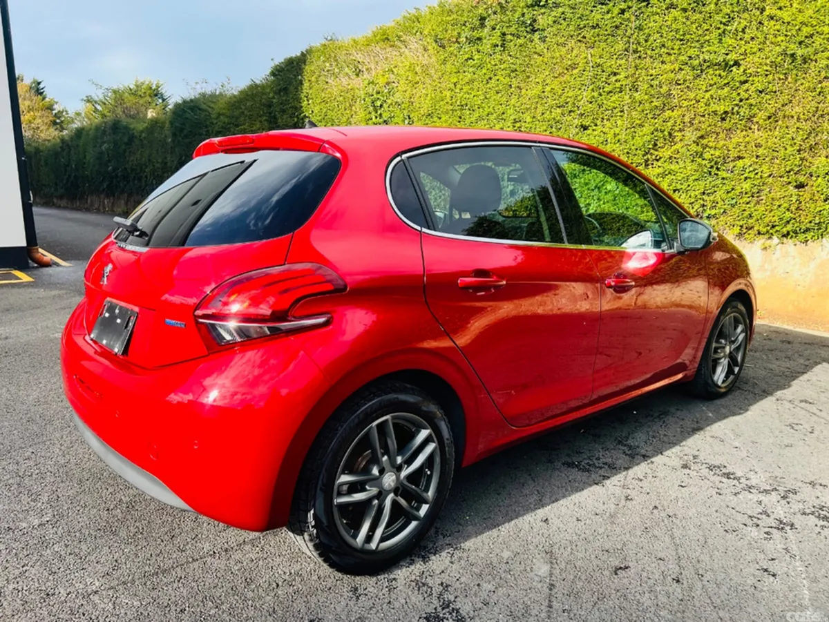 Peugeot 208 Hatchback, Petrol, 2016, Red
