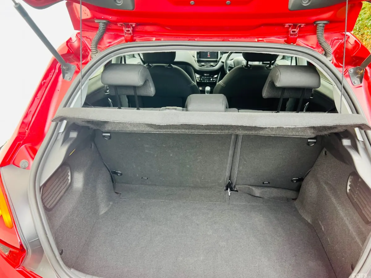 Peugeot 208 Hatchback, Petrol, 2016, Red