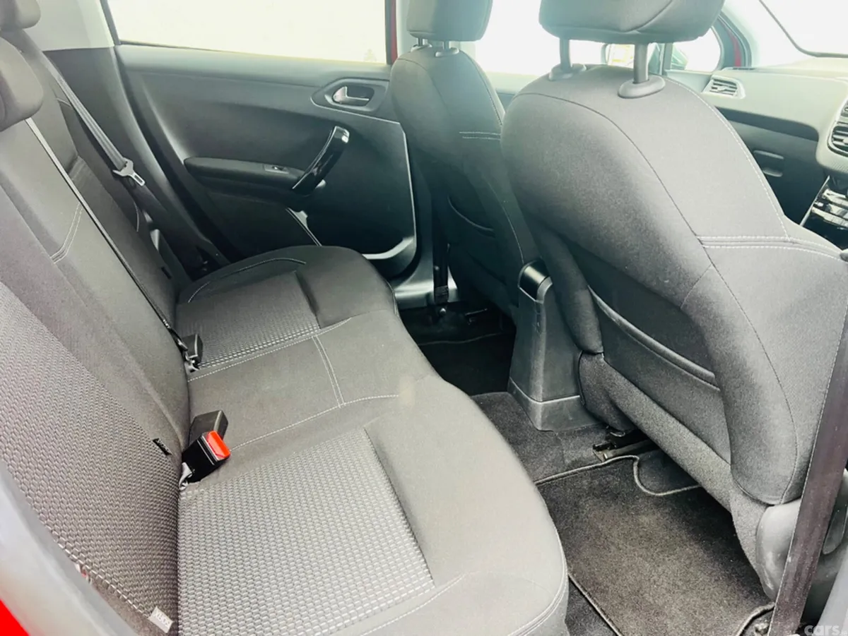 Peugeot 208 Hatchback, Petrol, 2016, Red