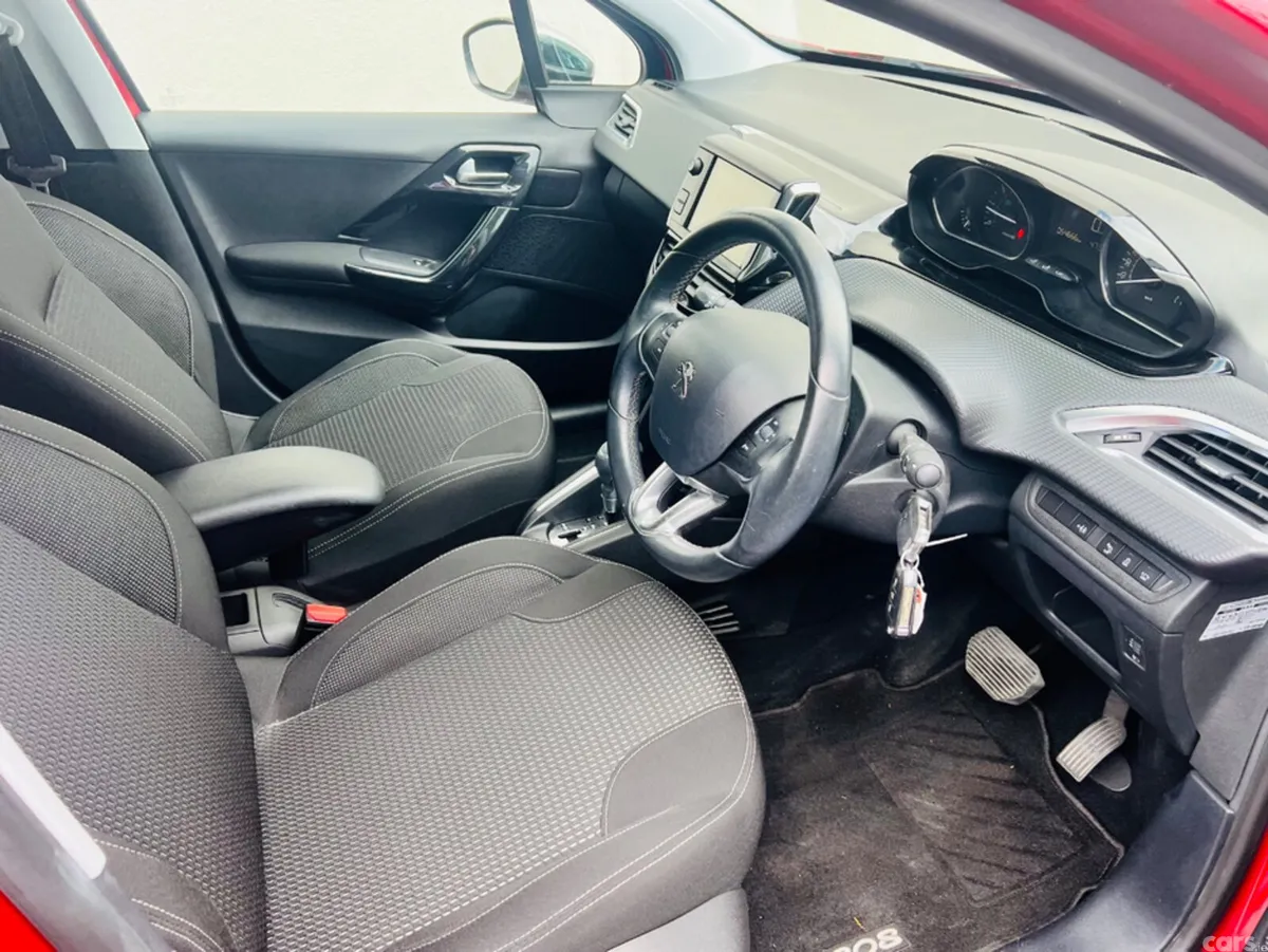 Peugeot 208 Hatchback, Petrol, 2016, Red