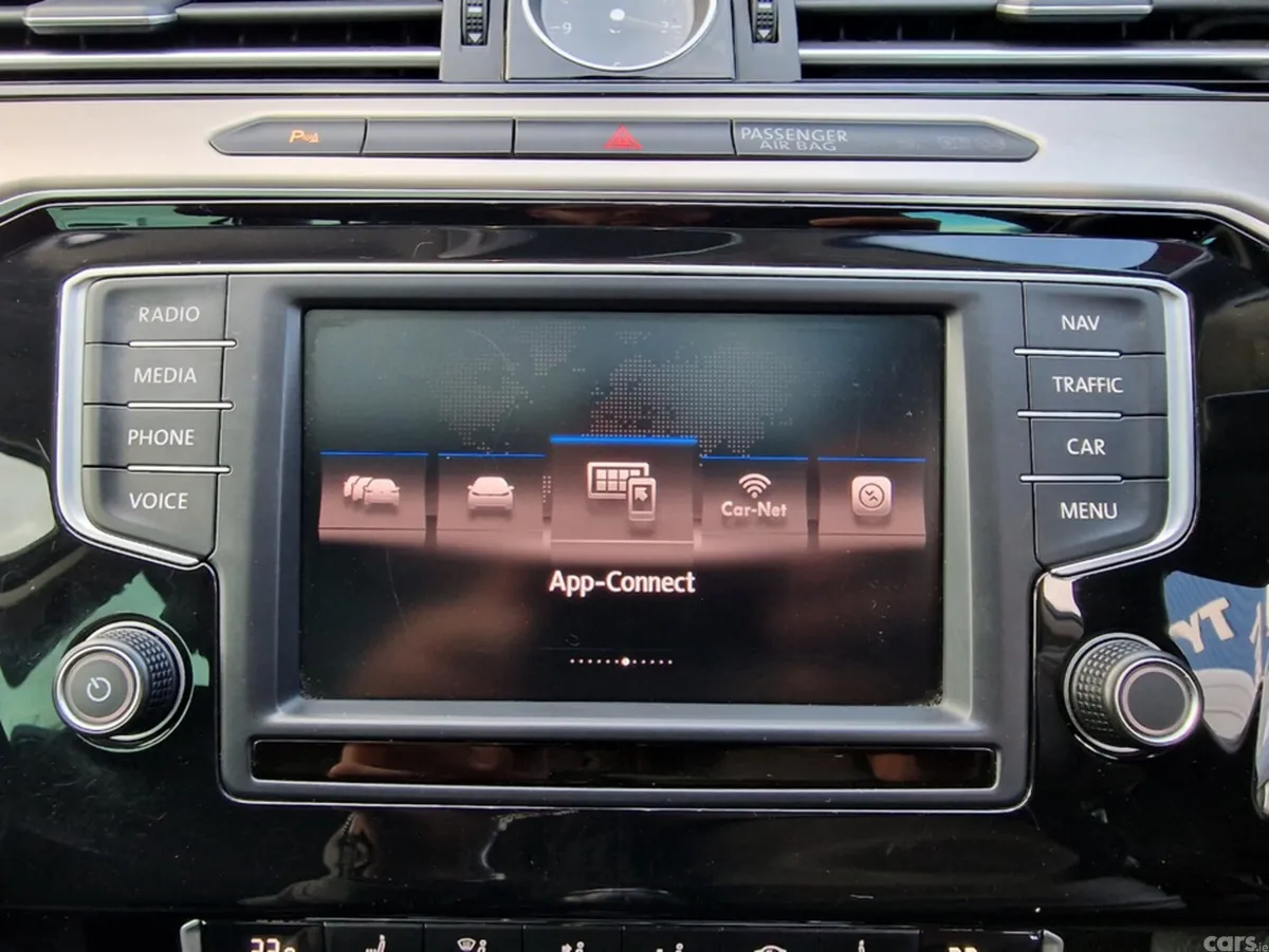Volkswagen Passat Saloon, Diesel, 2017, Silver