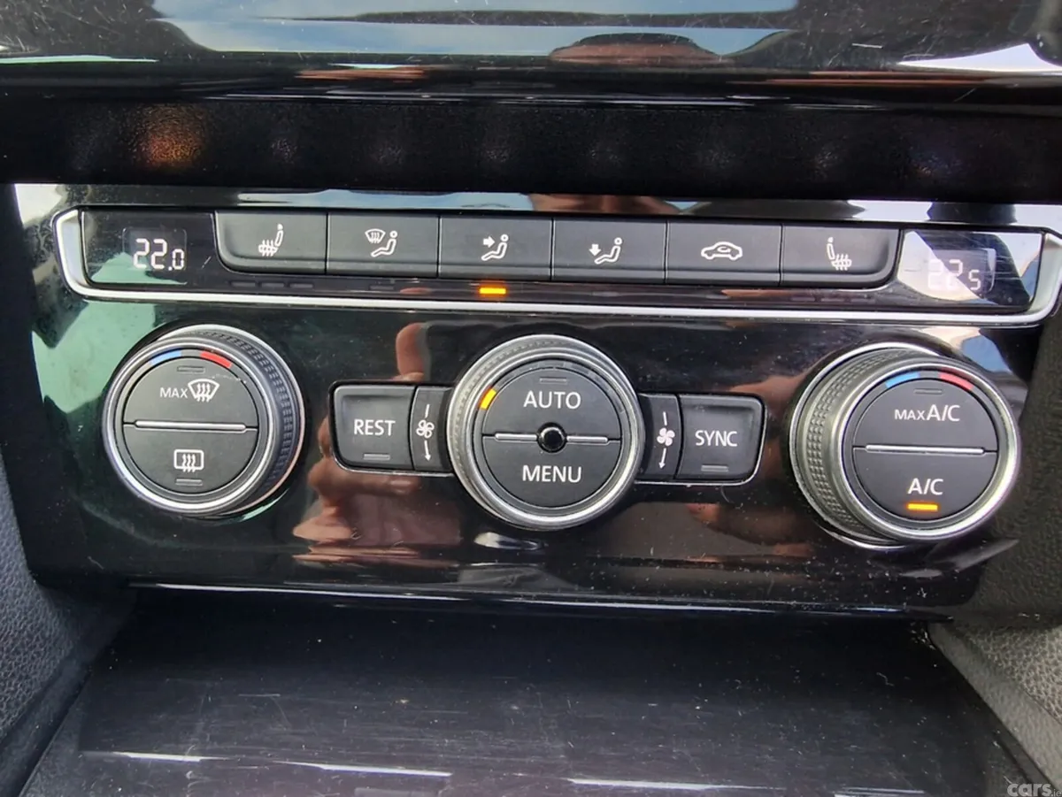 Volkswagen Passat Saloon, Diesel, 2017, Silver