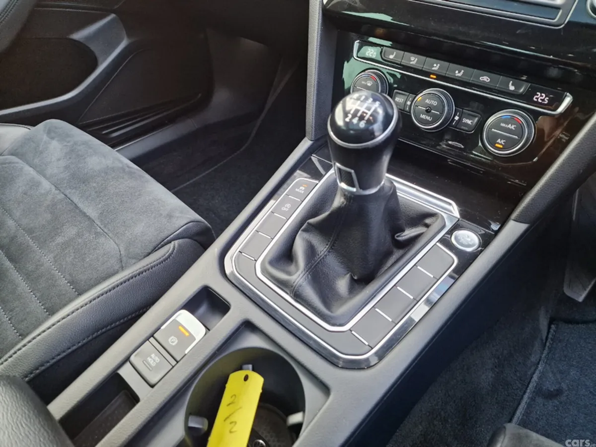 Volkswagen Passat Saloon, Diesel, 2017, Silver