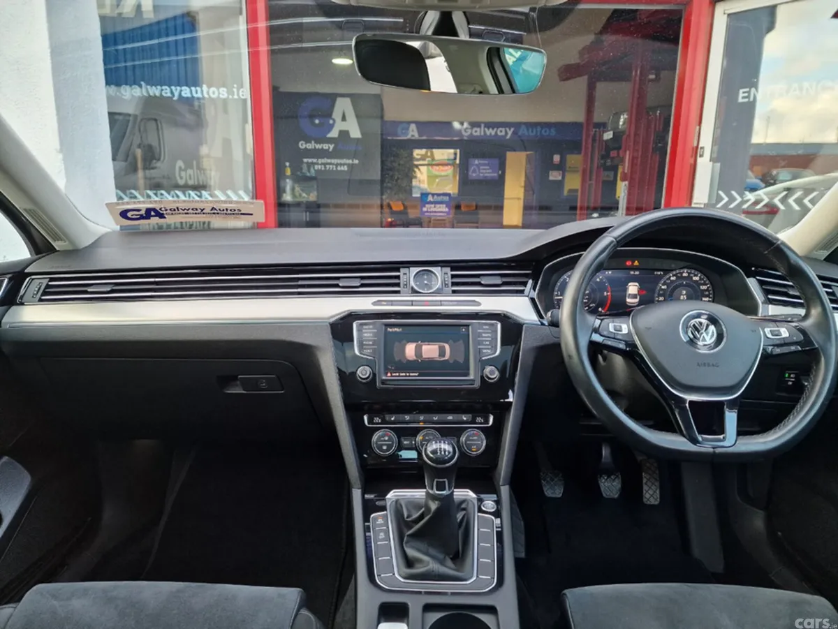 Volkswagen Passat Saloon, Diesel, 2017, Silver