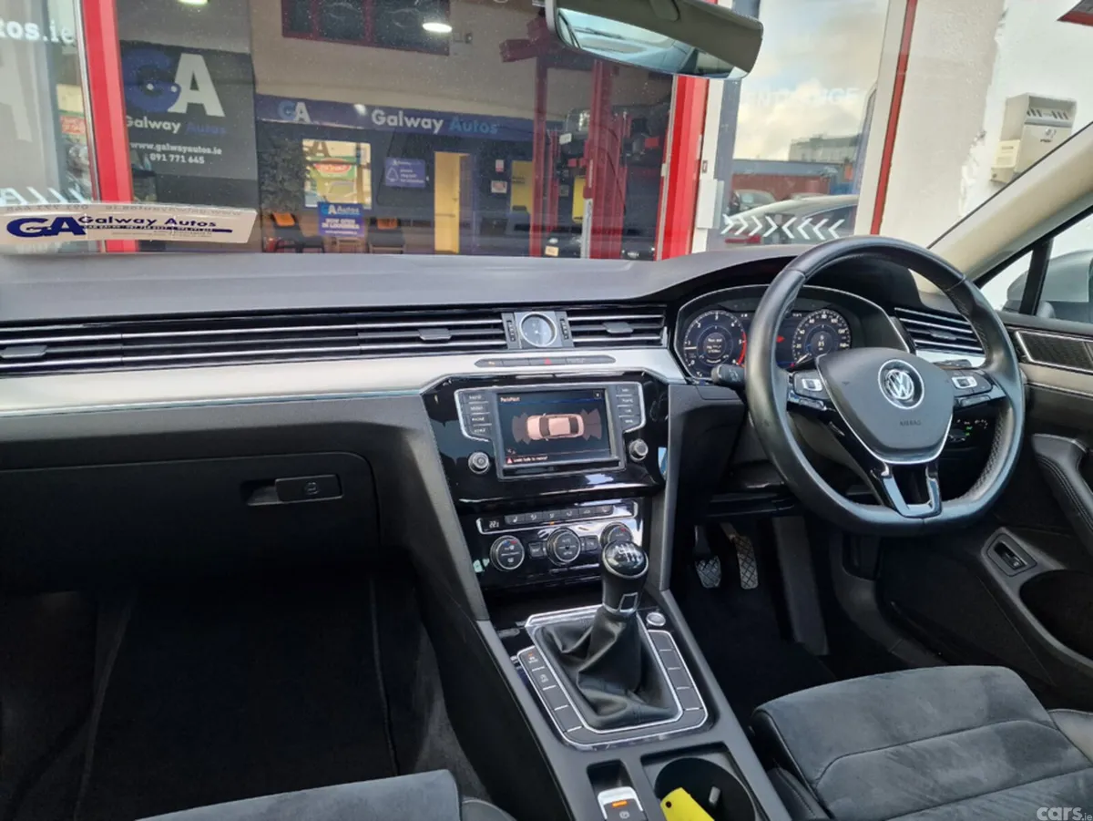 Volkswagen Passat Saloon, Diesel, 2017, Silver