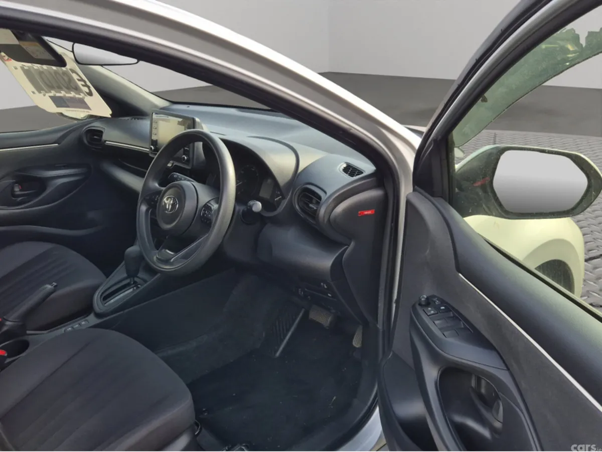 Toyota Yaris Hatchback, Petrol Hybrid, 2021, Silver