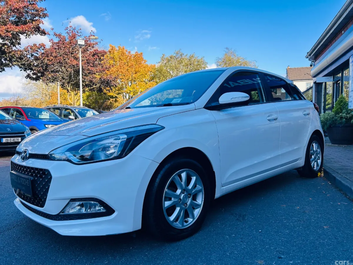 Hyundai i20 Hatchback, Petrol, 2018, White