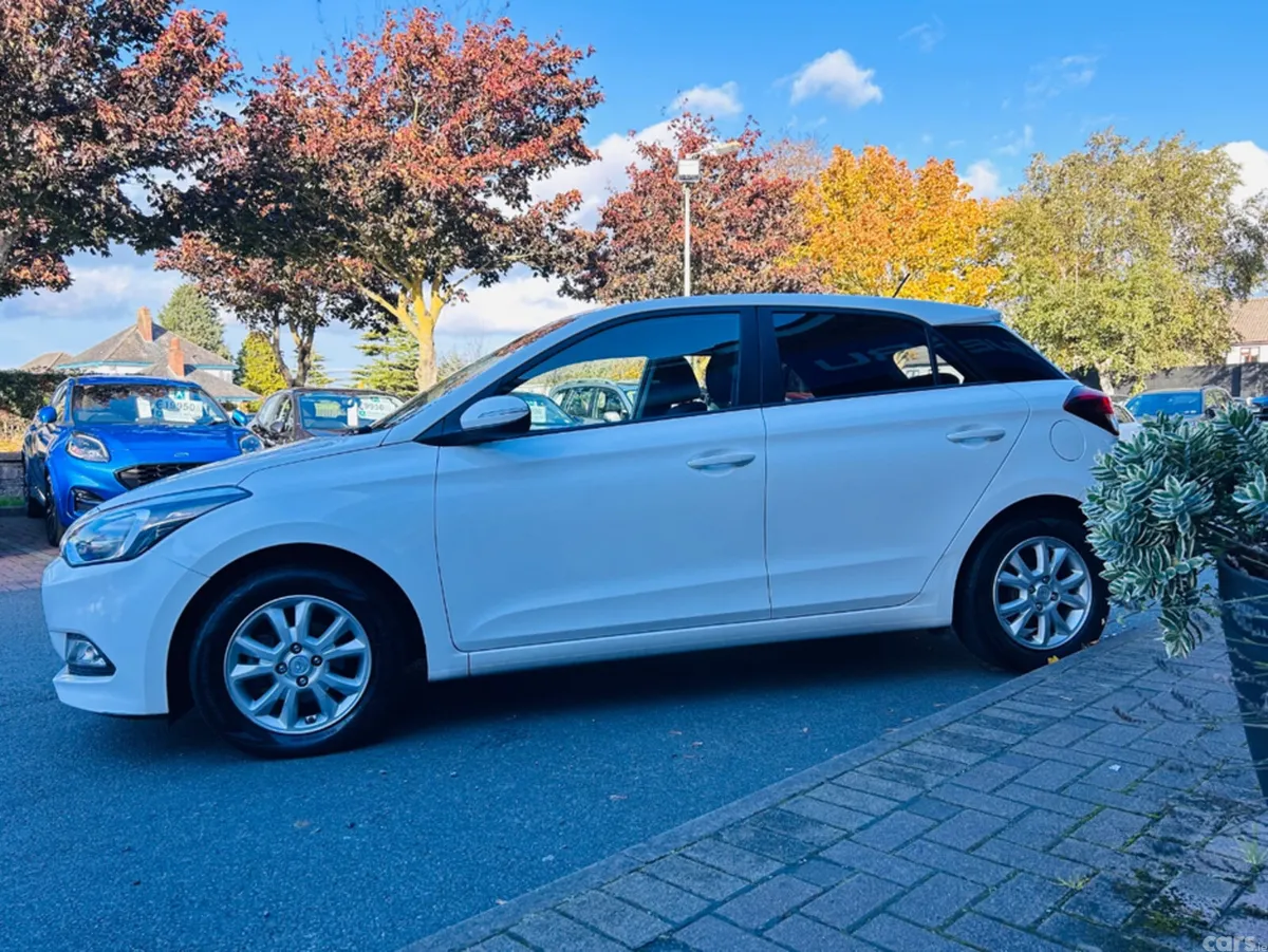 Hyundai i20 Hatchback, Petrol, 2018, White