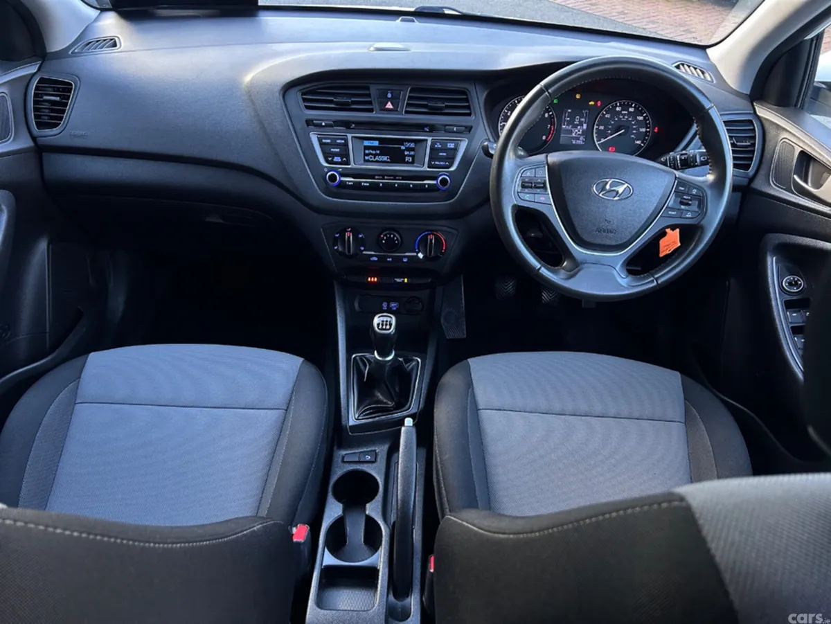 Hyundai i20 Hatchback, Petrol, 2018, White