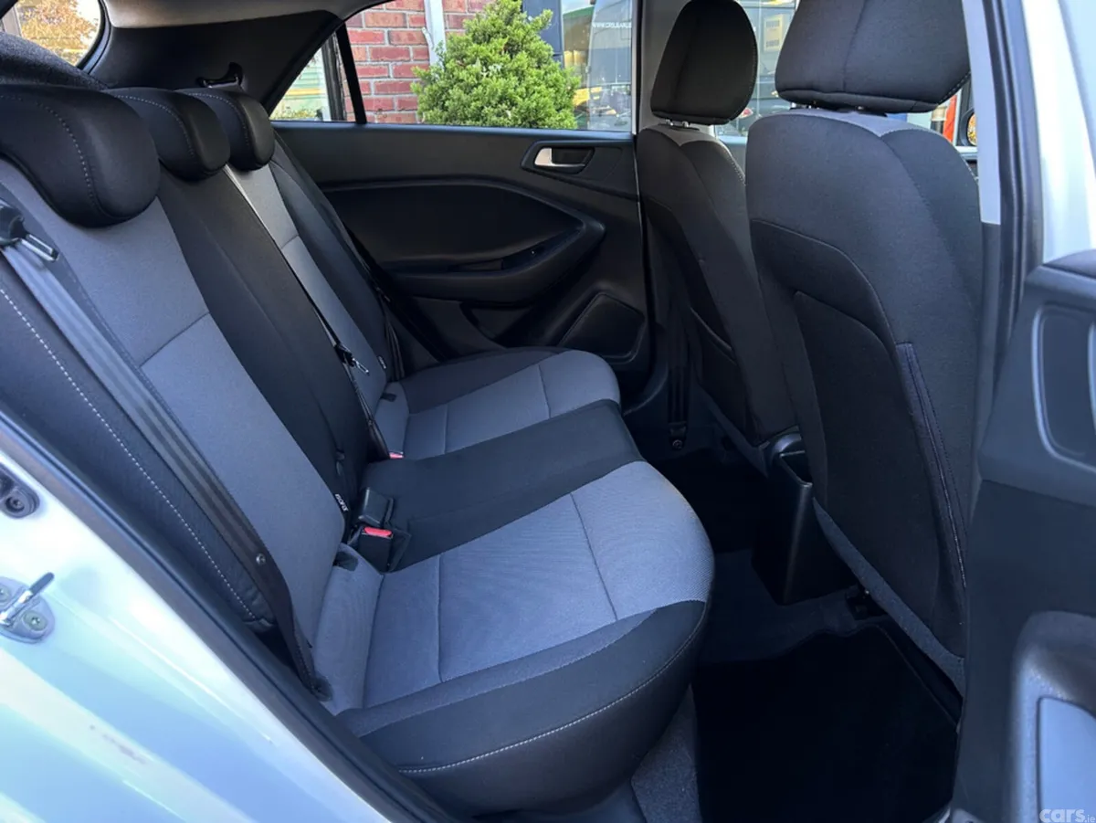 Hyundai i20 Hatchback, Petrol, 2018, White