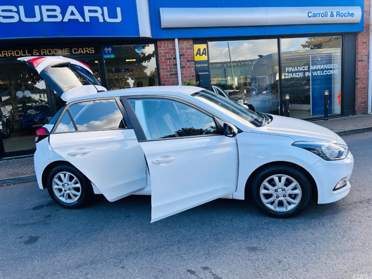 Hyundai i20 Hatchback, Petrol, 2018, White
