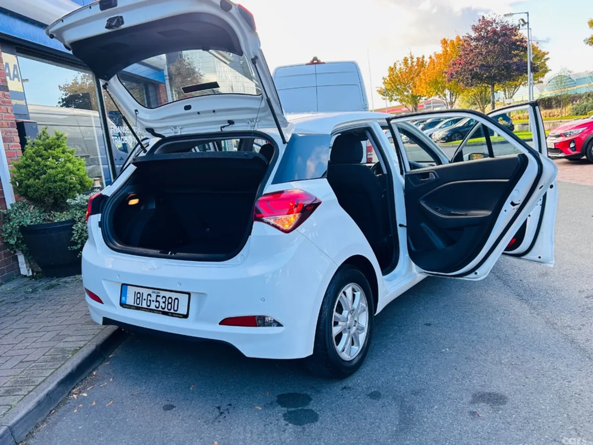 Hyundai i20 Hatchback, Petrol, 2018, White