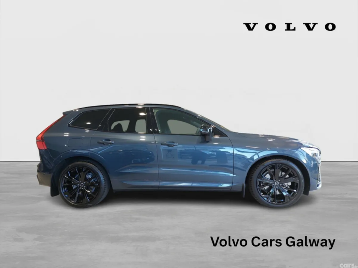 Volvo XC60 SUV, Petrol Plug-in Hybrid, 2026, Blue