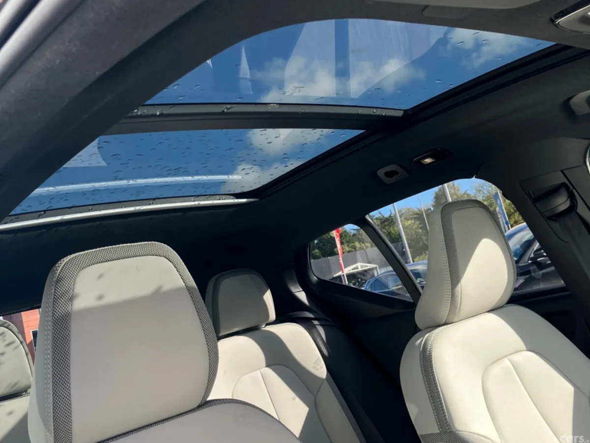 Volvo EX40 SUV, Electric, 2026, Green
