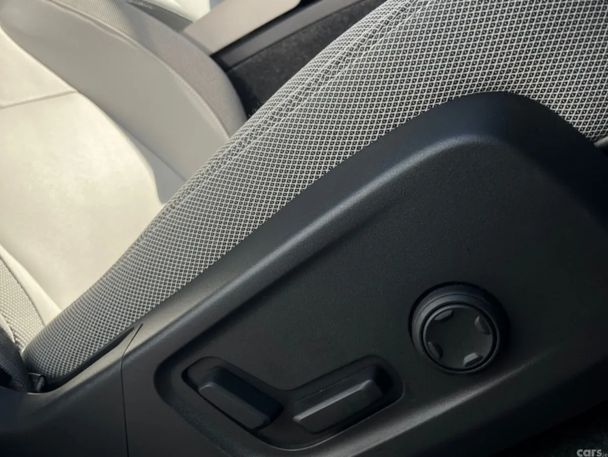 Volvo EX40 SUV, Electric, 2026, Green