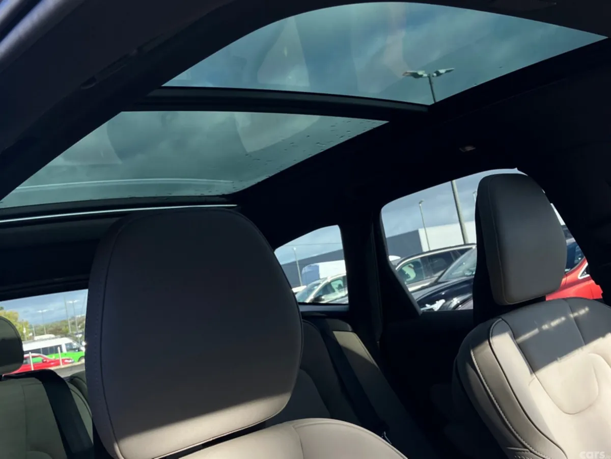 Volvo XC60 SUV, Petrol Plug-in Hybrid, 2026, Green