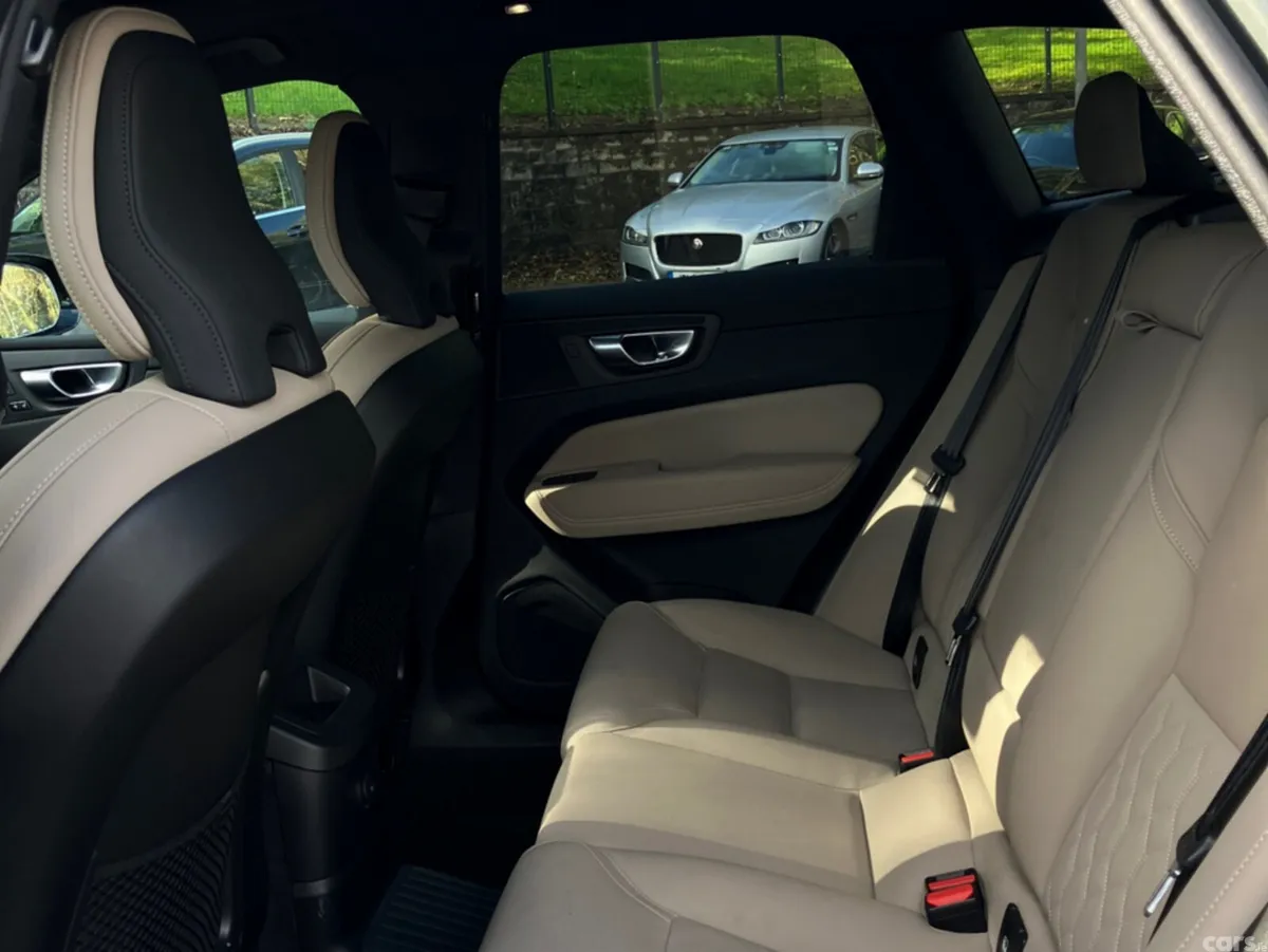 Volvo XC60 SUV, Petrol Plug-in Hybrid, 2026, Green