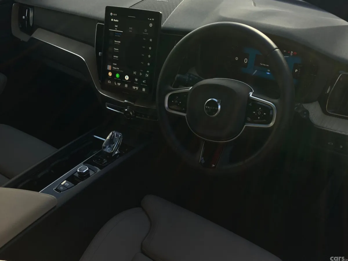Volvo XC60 SUV, Petrol Plug-in Hybrid, 2026, Green