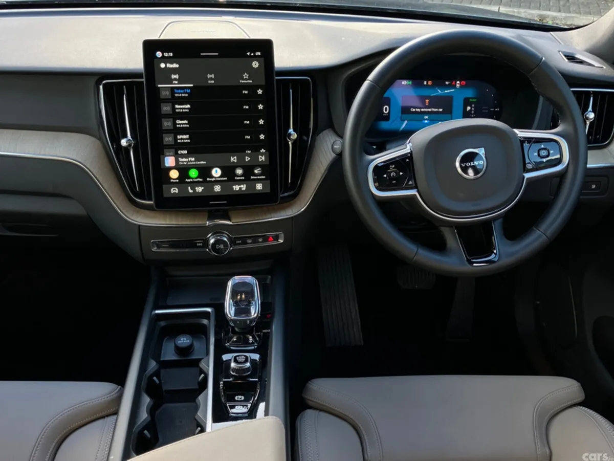 Volvo XC60 SUV, Petrol Plug-in Hybrid, 2026, Green
