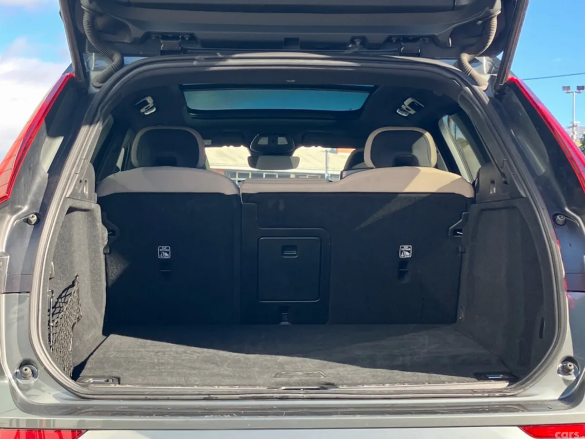 Volvo XC60 SUV, Petrol Plug-in Hybrid, 2026, Green
