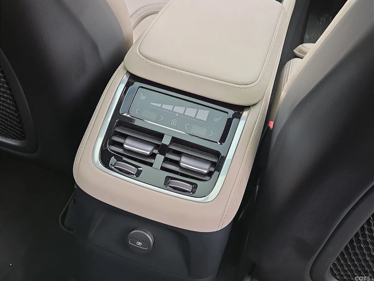 Volvo XC90 SUV, Petrol Plug-in Hybrid, 2025, Silver