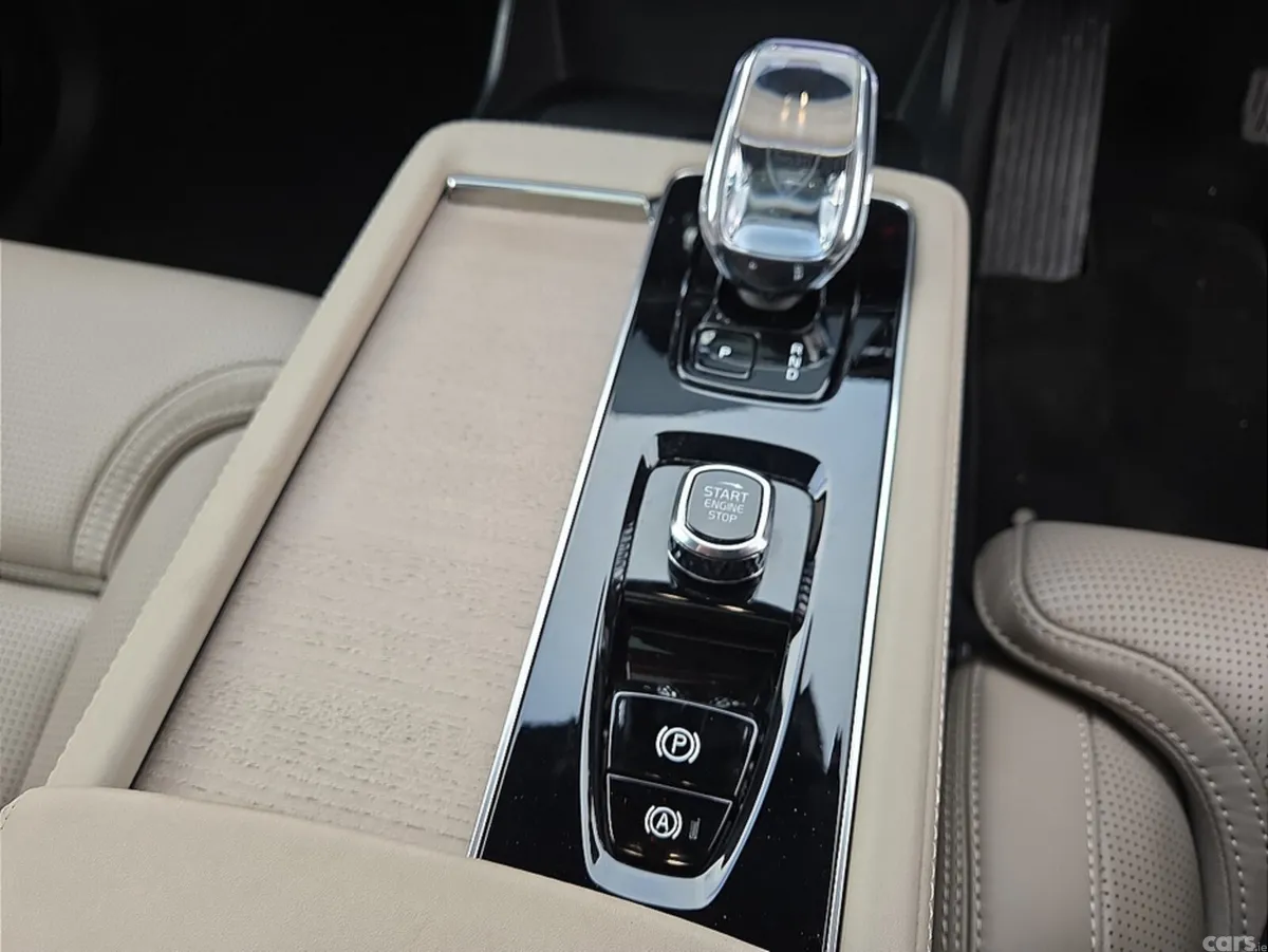 Volvo XC90 SUV, Petrol Plug-in Hybrid, 2025, Silver