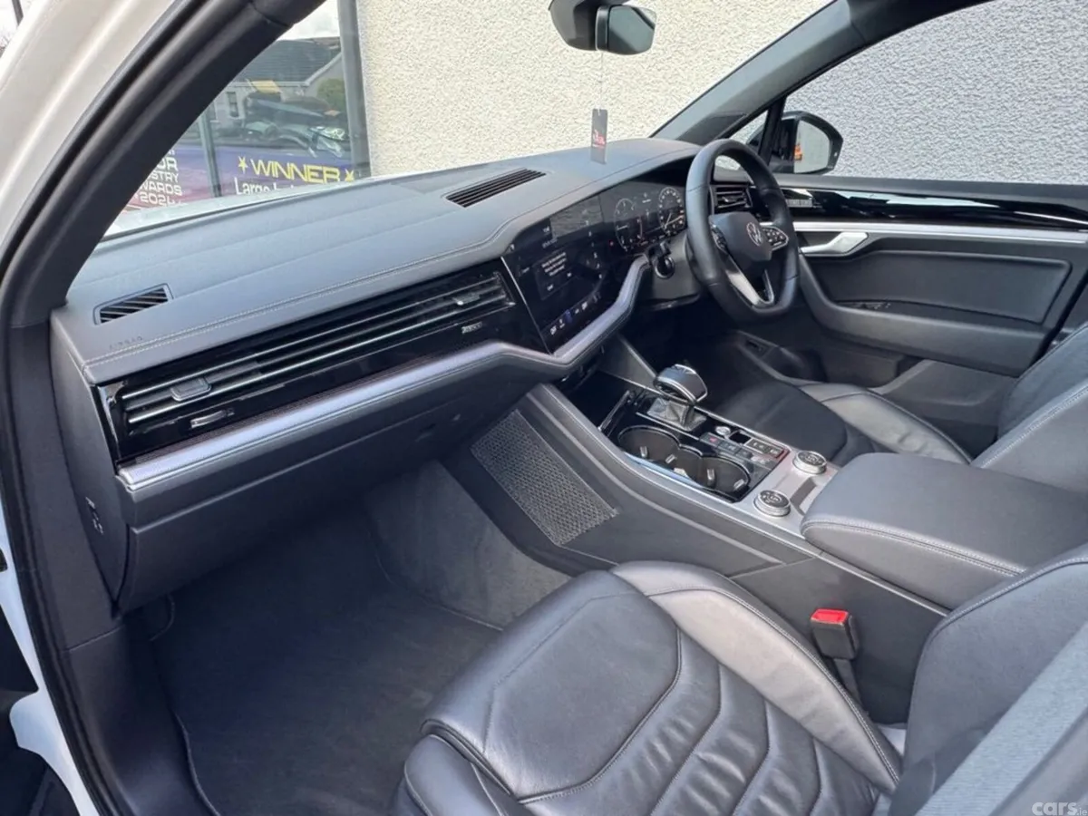 Volkswagen Touareg SUV, Diesel, 2023, White