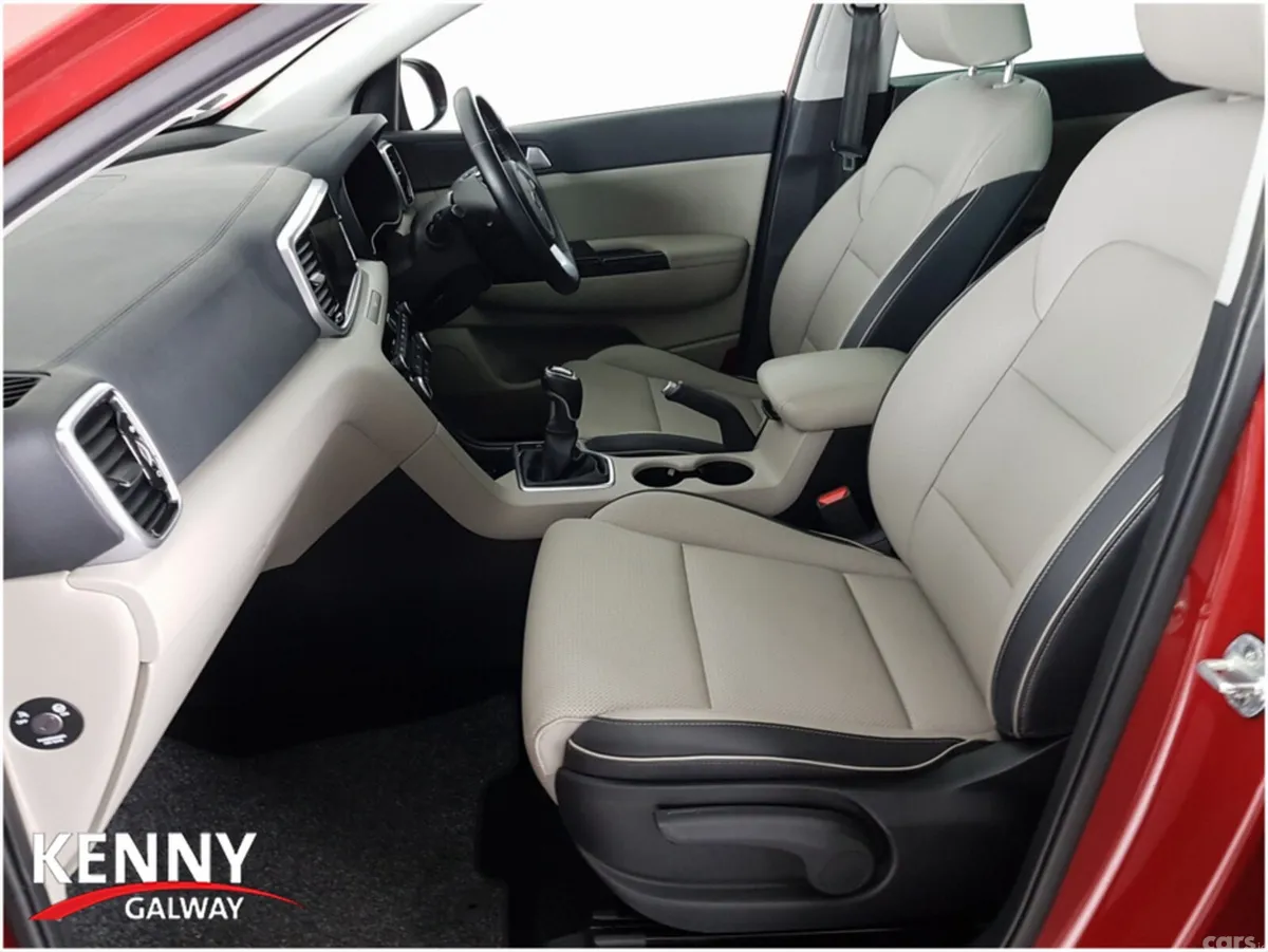 Kia Sportage MPV, Diesel Hybrid, 2022, Red