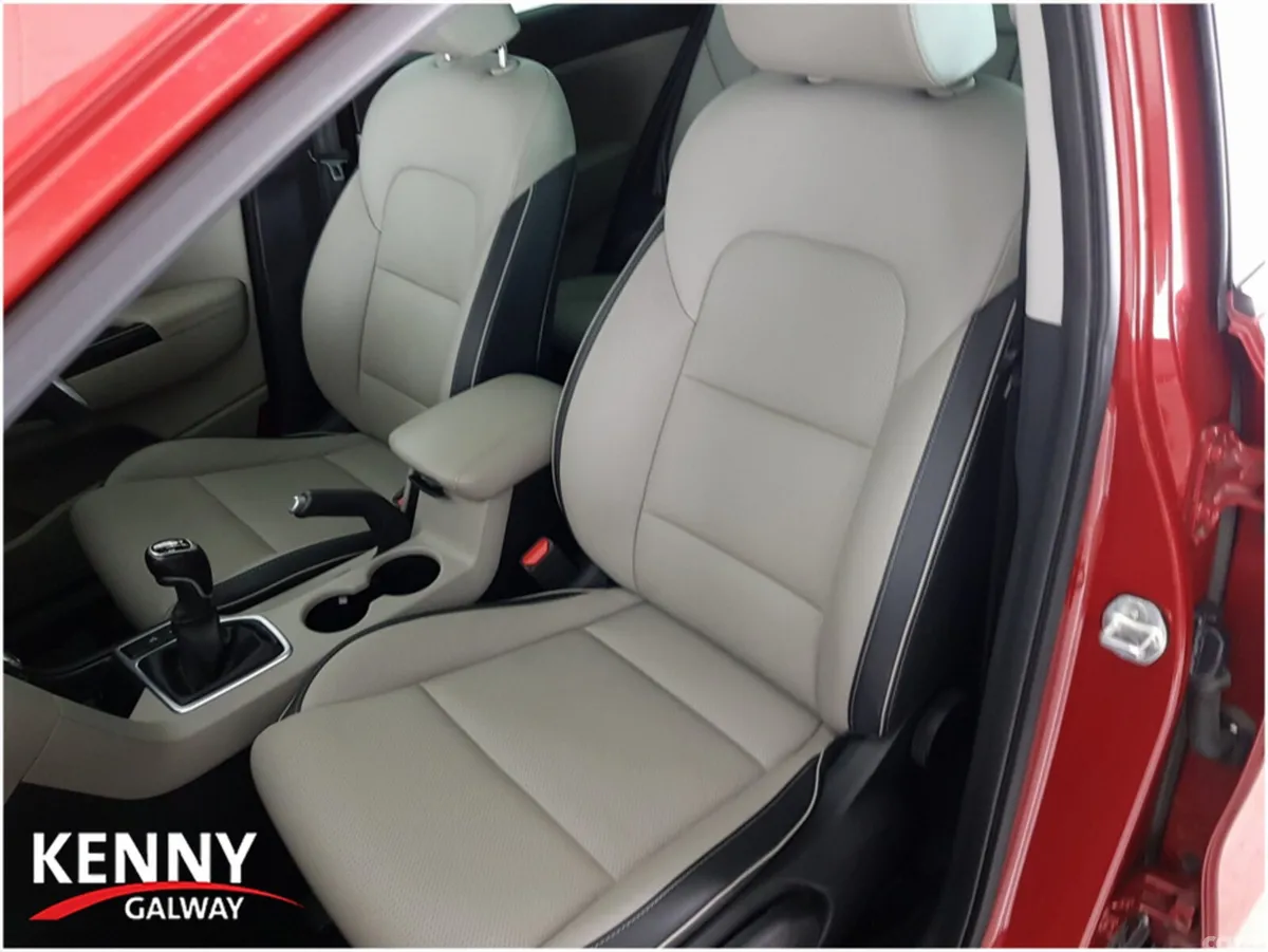 Kia Sportage MPV, Diesel Hybrid, 2022, Red