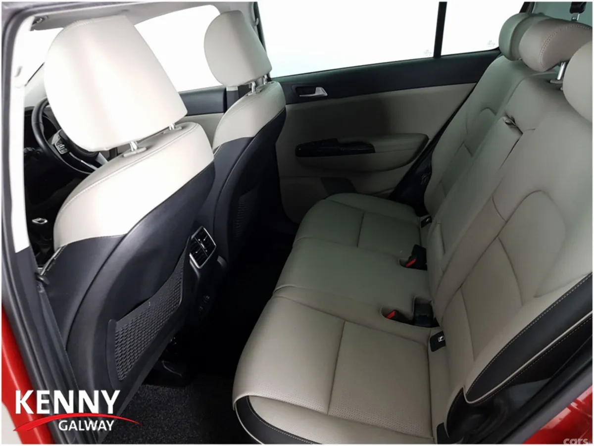 Kia Sportage MPV, Diesel Hybrid, 2022, Red