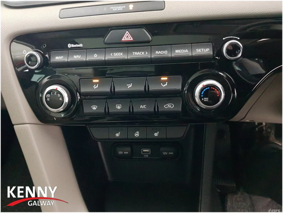 Kia Sportage MPV, Diesel Hybrid, 2022, Red