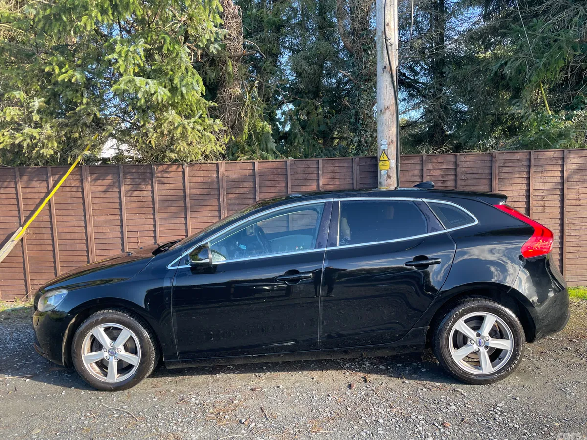 Volvo V40 Hatchback, Diesel, 2016, Black