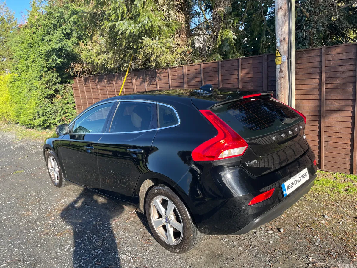 Volvo V40 Hatchback, Diesel, 2016, Black