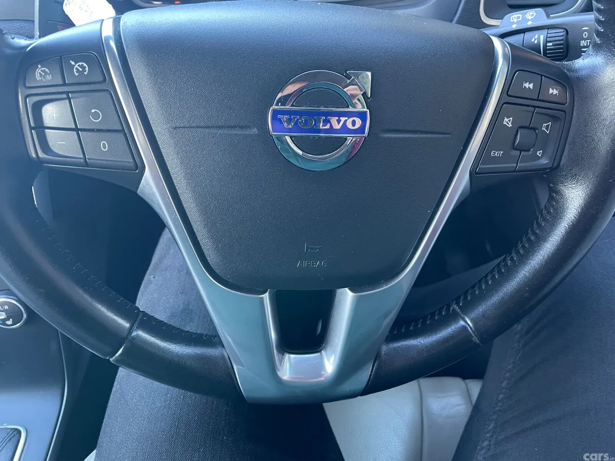 Volvo V40 Hatchback, Diesel, 2016, Black