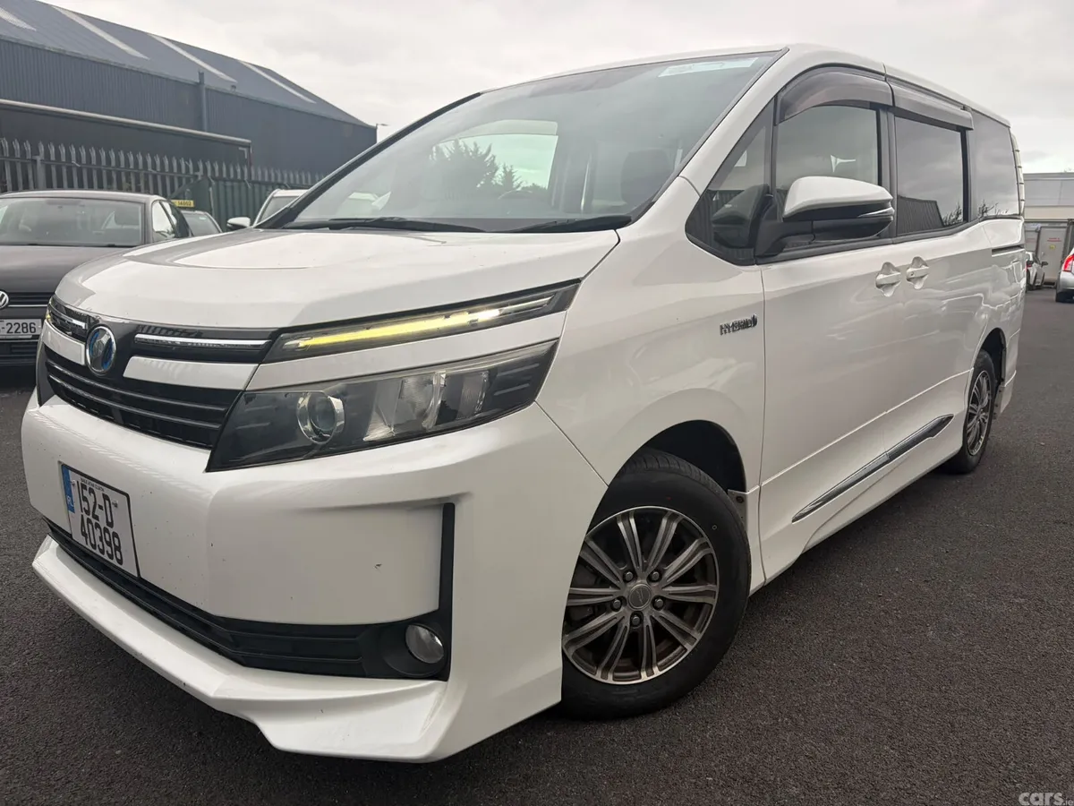 Toyota Voxy MPV, Petrol Hybrid, 2015, White