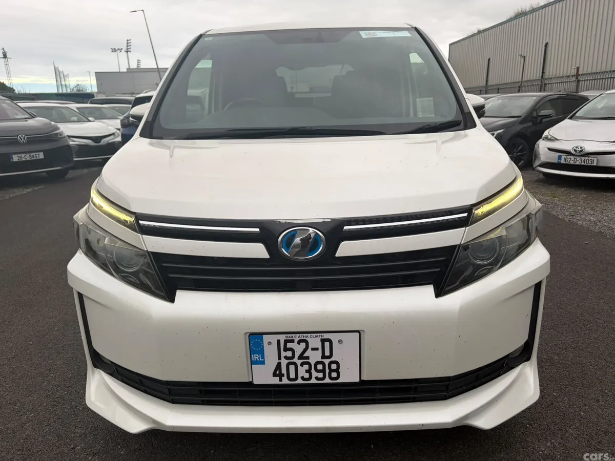 Toyota Voxy MPV, Petrol Hybrid, 2015, White