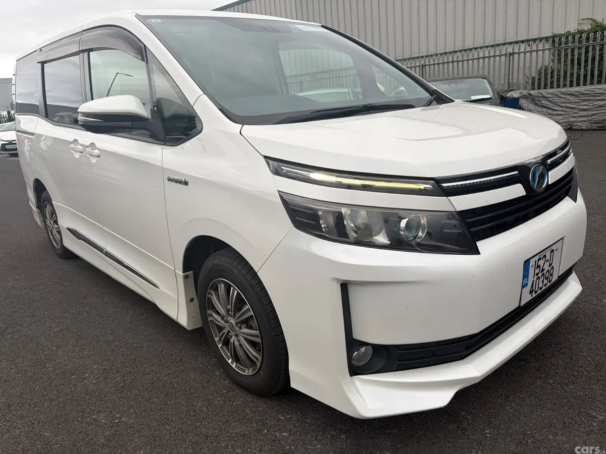 Toyota Voxy MPV, Petrol Hybrid, 2015, White