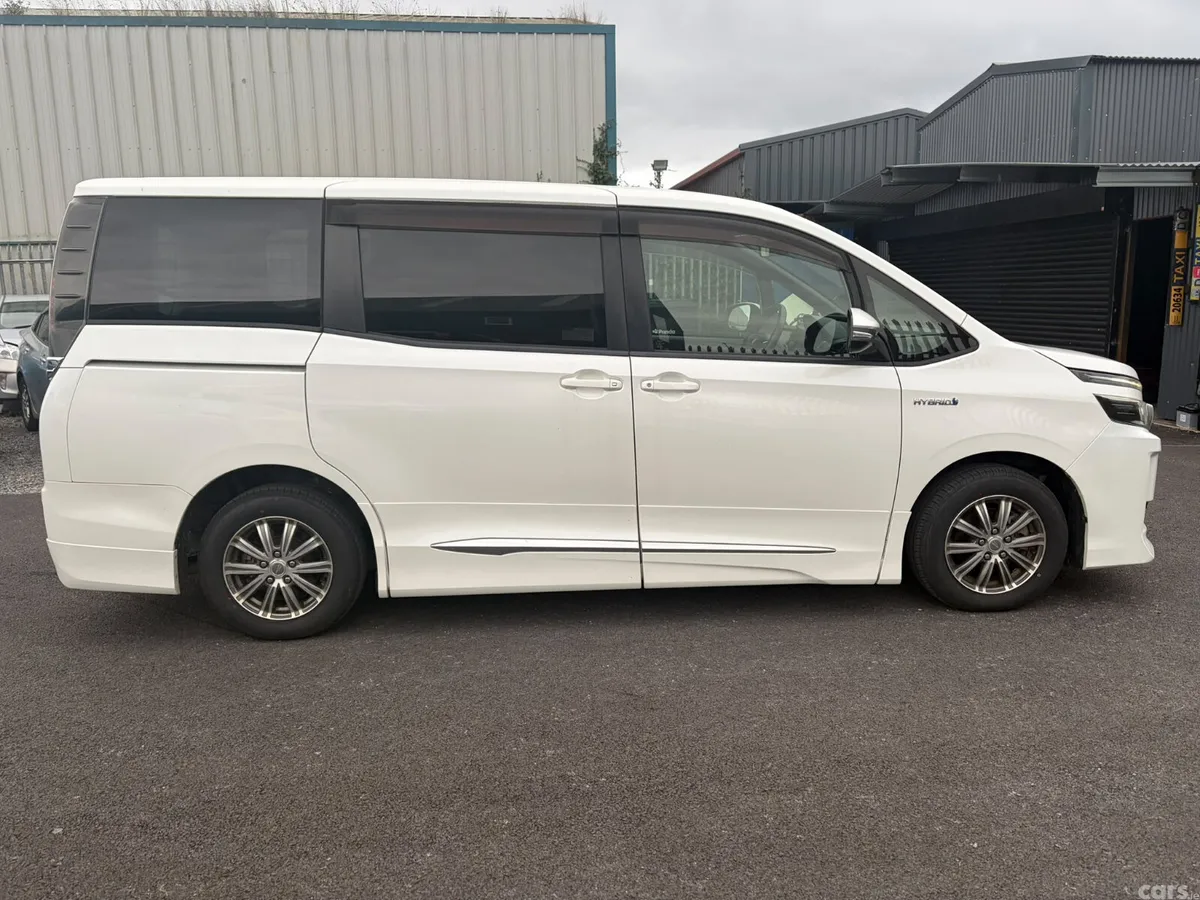 Toyota Voxy MPV, Petrol Hybrid, 2015, White