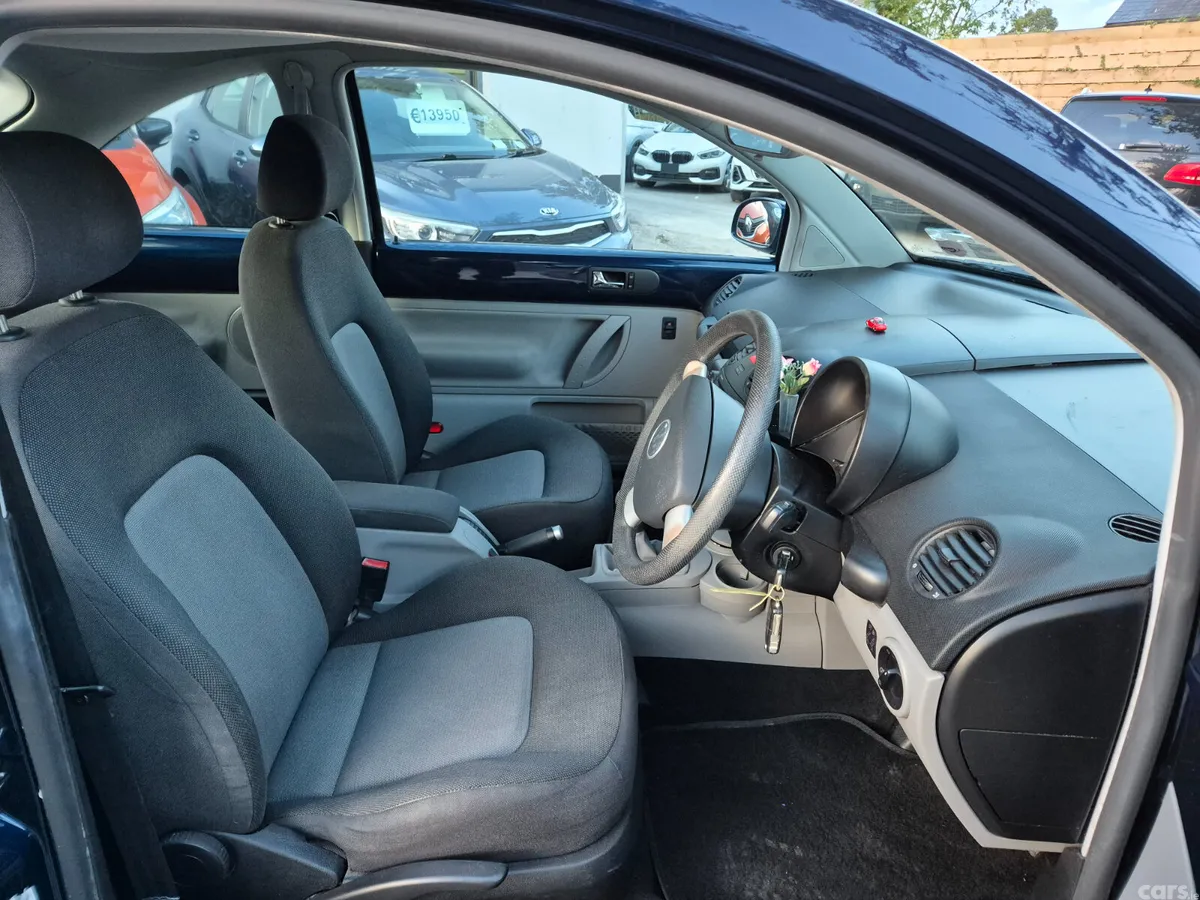 Volkswagen Beetle Hatchback, Petrol, 2005, Blue