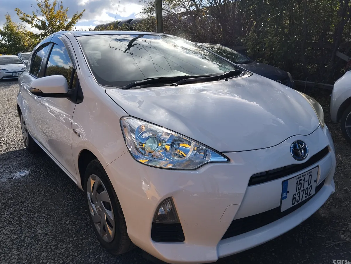 Toyota Aqua Hatchback, Petrol Hybrid, 2015, White